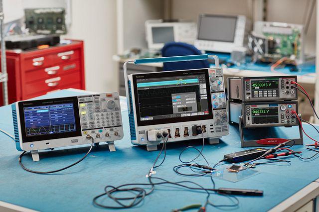 Tektronix 1GHz Oscilloscope